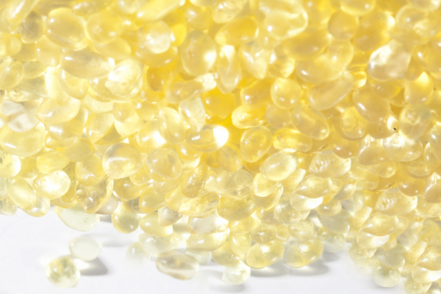 핫멜트 접착제는 열로 용해시켜 접착력을 부여하는 제품